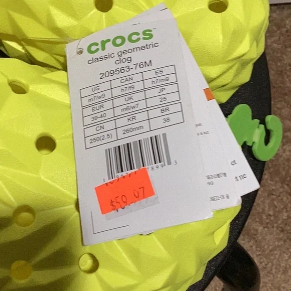 CROCS Classic Geometric Clog - Size 9 - Picture 2 of 6